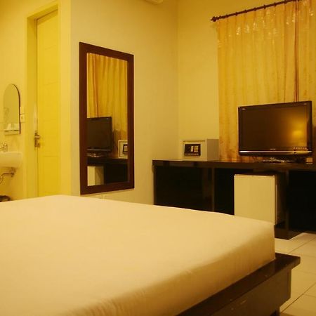 The Orchid Hotel Ambon Δωμάτιο φωτογραφία